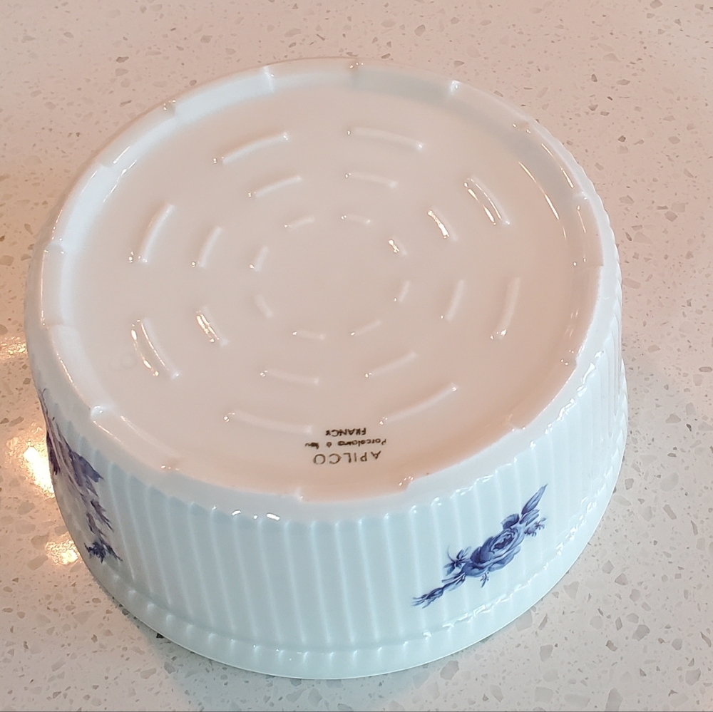 Apilco Vintage Round Soufflé Ramekin Bakeware Dish, 7", White/Blue Floral, EUC - Picture 12 of 16
